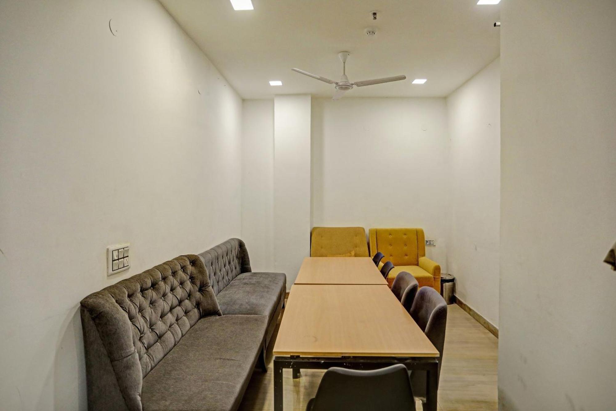 德里 Super Townhouse Mannat Rohini 16酒店 外观 照片